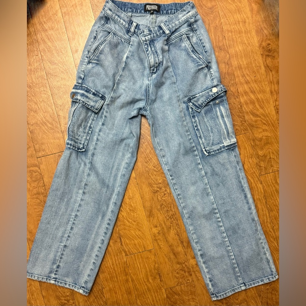 POSTER GRL Dollskill Cargo Mid-Wash Jeans